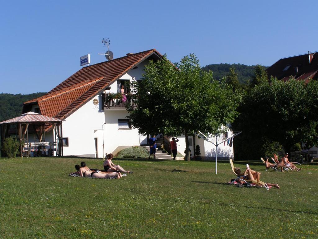 Vukovic House Hotel Seliste Dreznicko Exterior foto